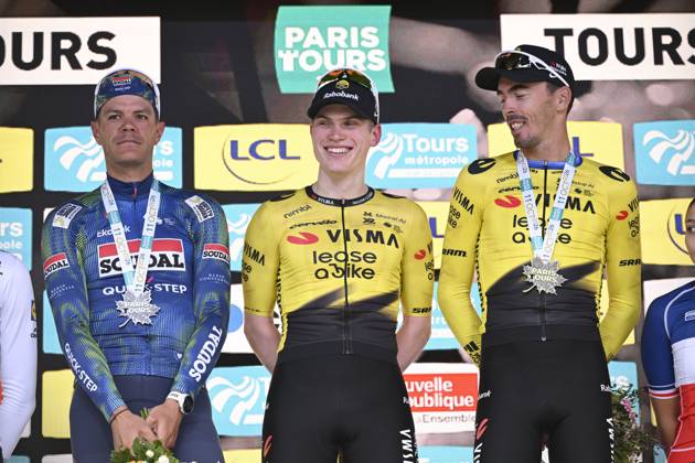 Paris Tours 2026 Cycling Race TOURS, FRANCE - OCTOBER 11 : Hagenes Per Strand (NOR) of Team Visma I Lease a Bike wins during the 120th edition of Paris Tours an UCI ProSeries 1.Pro one day cycling road race for Men Elite of 216.2 km with start in Chartres and finish in Tours on October 11, 2026 in Tours, France, 11 10 2026 ( Motordriver Guy De Vuyst - Tours France  Copyright: xNicoxVereeckenx