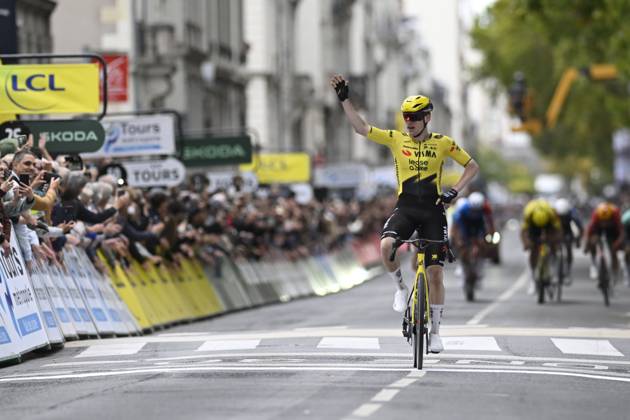 Paris Tours 2026 Cycling Race TOURS, FRANCE - OCTOBER 11 : Hagenes Per Strand (NOR) of Team Visma I Lease a Bike wins during the 120th edition of Paris Tours an UCI ProSeries 1.Pro one day cycling road race for Men Elite of 216.2 km with start in Chartres and finish in Tours on October 11, 2026 in Tours, France, 11 10 2026 ( Motordriver Guy De Vuyst - Tours France  Copyright: xNicoxVereeckenx