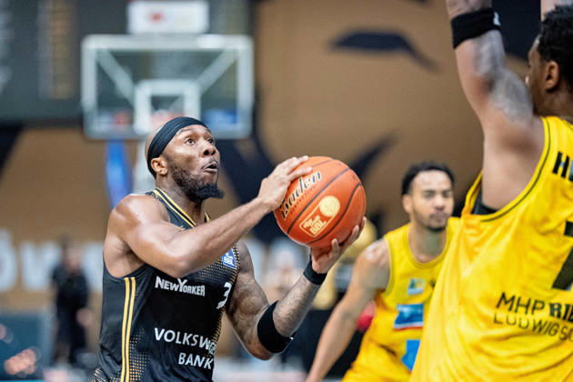 DeJour Reaves (No. 3), Loewen Braunschweig vs. Elijah Hughes (No. 7), MHP Riesen Ludwigsburg, GER, Basketball: Loewen Braunschweig vs. MHP Riesen Ludwigsburg, Basketball, easyCredit BBL, Week 3, 2026–27 Season, October 11, 2026 GER, Basketball: Löwen Braunschweig vs. MHP Riesen Ludwigsburg, Basketball, easyCredit BBL, Week 3, 2026–27 Season, October 11, 2026 Braunschweig Copyright: xEibner-Pressefoto DanielxREINELTx EP_DRT