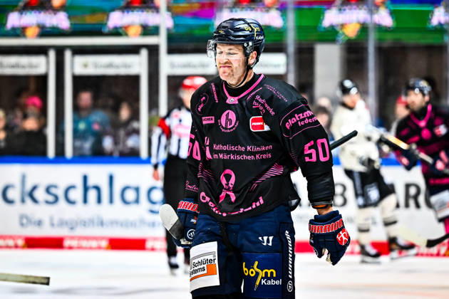 Disappointment for Peter Spornberger, Iserlohn Roosters, 50, GER, Iserlohn Roosters vs. Grizzlys Wolfsburg, Ice Hockey, Penny DEL, Matchday 8, 2026–2027 Season, October 11, 2026, GER, Iserlohn Roosters vs. Grizzlys Wolfsburg, Ice Hockey, Penny DEL, Matchday 8, 2026–2027 Season, October 11, 2026, Iserlohn Copyright: xJonasxBrockmann Eibner-Pressefotox EP_JBN
