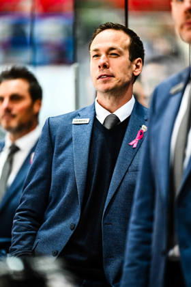Tyler Haskins, Head Coach, Grizzlys Wolfsburg, GER, Iserlohn Roosters vs. Grizzlys Wolfsburg, Ice Hockey, Penny DEL, Matchday 8, 2026–2027 Season, October 11, 2026, GER, Iserlohn Roosters vs. Grizzlys Wolfsburg, Ice Hockey, Penny DEL, Matchday 8, 2026–2027 Season, October 11, 2026, Iserlohn Copyright: xJonasxBrockmann Eibner-Pressefotox EP_JBN