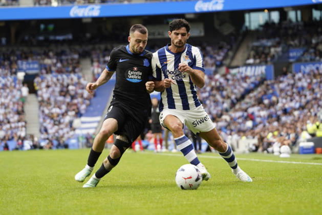 Goncalo Guedes of Real Sociedad seen during LaLiga EA Sports 26 27 game between teams of Real Sociedad and Deportivo la Coruna (Mickael Ducint Ball Raw Images) San Sebastian Estadio Anoeta Spain Copyright: xMickaelxDucintx mickaelducint_RealSociedad_Deportivo727