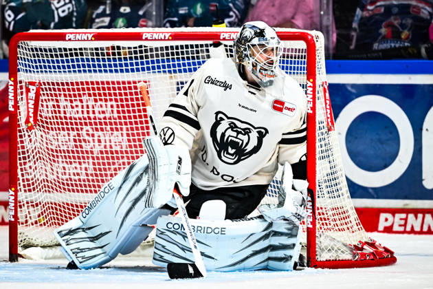 Dustin Strahlmeier, Grizzlys Wolfsburg, 1, GER, Iserlohn Roosters vs. Grizzlys Wolfsburg, Ice Hockey, Penny DEL, Matchday 8, 2026–2027 Season, October 11, 2026, GER, Iserlohn Roosters vs. Grizzlys Wolfsburg, Ice Hockey, Penny DEL, Matchday 8, 2026–2027 Season, October 11, 2026, Iserlohn Copyright: xJonasxBrockmann Eibner-Pressefotox EP_JBN