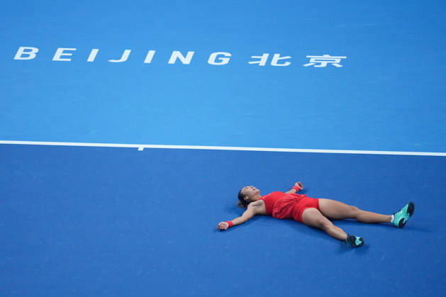 (261011) -- BEIJING, Oct. 11, 2026 -- Zheng Qinwen celebrates victory after the women s singles final between Zheng Qinwen of China and Mirra Andreeva of Russia at 2026 China Open tennis tournament in Beijing, China, Oct. 11, 2026. ) (SP)CHINA-BEIJING-TENNIS-CHINA OPEN-WOMEN S SINGLES-FINAL (CN) JuxHuanzong