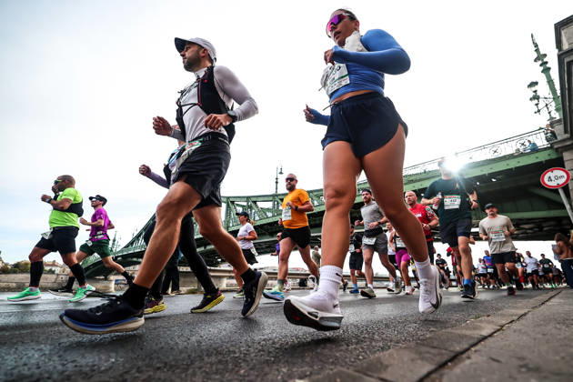 (261011) -- BUDAPEST, Oct. 11, 2026 -- Runners compete during the 41st SPAR Budapest Marathon in Budapest, Hungary, Oct. 11, 2026. (Photo by Xinhua) (SP)HUNGARY-BUDAPEST-BUDAPEST MARATHON DavidxBalogh