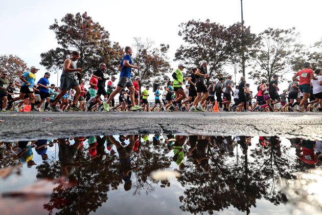 (261011) -- BUDAPEST, Oct. 11, 2026 -- Runners compete during the 41st SPAR Budapest Marathon in Budapest, Hungary, Oct. 11, 2026. (Photo by Xinhua) (SP)HUNGARY-BUDAPEST-BUDAPEST MARATHON DavidxBalogh
