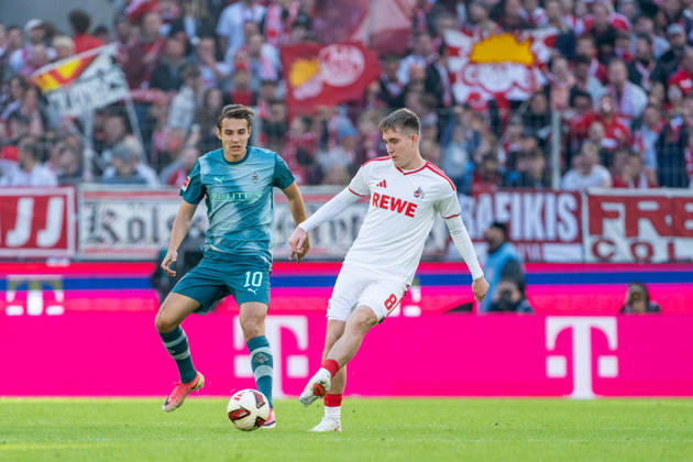 Florian Neuhaus, Borussia Mönchengladbach, 10, runs past Isak Johannesson, 1. FC Köln, 08, in the match between 1. FC Köln and Borussia Mönchengladbach, soccer, Bundesliga, Matchday 5, 2026–27 season, October 12, 2026. DFL regulations prohibit any use of photographs as image sequences and or quasi-video, 1. FC Köln vs. Borussia Mönchengladbach, Soccer, Bundesliga, Matchday 5, 2026–27 Season, October 12, 2026, Cologne Copyright: xEibner-Pressefoto LukasxBaldygax EP_LBA