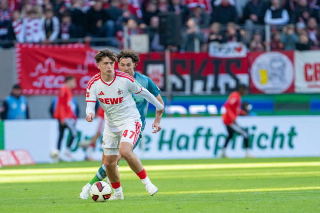 Mikey Moore (1. FC Köln), No. 47, in a tackle with Philipp Sander (Borussia Mönchengladbach), No. 16; 1. FC Köln vs. Borussia Mönchengladbach, Soccer, Bundesliga, Matchday 5, 2026–27 season, October 12, 2026, DFL regulations prohibit any use of photographs as image sequences and or quasi-video, 1 FC Cologne vs. Borussia Mönchengladbach, Soccer, Bundesliga, Matchday 5, 2026–27 Season, October 12, 2026, Cologne Copyright: xEibner-Pressefoto LukasxBaldygax EP_LBA