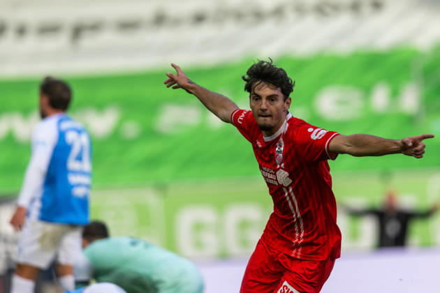 Chemnitz, 111026, Soccer: Northeast Regional League, Chemnitzer FC vs. FC Rot-Weiß Erfurt. Pictured: Dustin Forkel of Erfurt scoring the goal that tied the game at 1–1.