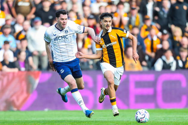 Hull City v Everton, Premier League Mohamed Belloumi Of Hull City battles with Michael Keane Of Everton during the Hull City v Everton Premier League match at the MKM Stadium, Hull, England on 11 October 2026 Credit: Lee Keuneke Every Second Media Editorial use only. All images are copyright Every Second Media Limited. No images may be reproduced without prior permission. All rights reserved. Premier League and Football League images are subject to licensing agreements with Football DataCo Limited. see https: www.football-dataco.com Copyright: xIMAGO EveryxSecondxMediax ESM-2204-0072 LeexKeunekex xEveryxSecondxMediax