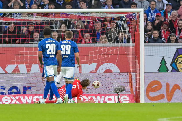 Scene of Maximilian Eggestein s goal to make it 1–0 for SC Freiburg, 08 GER, SC Freiburg vs. Schalke 04, Soccer, Bundesliga, Matchday 5, 2026–2027 Season, October 11, 2026 DFL and DFB regulations prohibit any use of photographs as image sequences and or quasi-video GER, SC Freiburg vs. Schalke 04, Soccer, Bundesliga, Matchday 5, 2026–2027 Season, October 11, 2026, Freiburg Copyright: xEibner-Pressefotox EP_THS