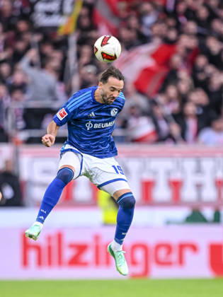 Kenan Karaman of FC Schalke 04 in action, on the ball, making a solo run during the Bundesliga match between Sport Club Freiburg and FC Schalke 04 at Europa-Park Stadium on October 11, 2026, in Freiburg im Breisgau, Germany Photo by Harry Langer DeFodi Images Kenan Karaman of FC Schalke 04 controls the ball during the Bundesliga match between Sport Club Freiburg and FC Schalke 04 at Europa Park Stadium on October 11, 2026, in Freiburg im Breisgau, Germany. Photo by Harry Langer, DeFodi Images. DFB and DFL regulations prohibit any use of photographs as image sequences and or quasi-video. Photo by Harry Langer, DeFodi Images. DFB and DFL regulations prohibit any use of photographs as imSEQUENCES AND OR QUASI-VIDEO