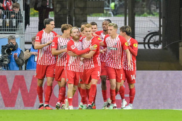 Celebration of Maximilian Eggestein s goal to make it 1–0, SC Freiburg, 08 GER, SC Freiburg vs. Schalke 04, Soccer, Bundesliga, Matchday 5, 2026–2027 Season, October 11, 2026 DFL and DFB regulations prohibit any use of photographs as image sequences and or quasi-video GER, SC Freiburg vs. Schalke 04, Soccer, Bundesliga, Matchday 5, 2026–2027 Season, October 11, 2026, Freiburg Copyright: xEibner-Pressefotox EP_THS