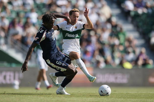 Elche CF v RC Celta de Vigo - LaLiga EA Sports ELCHE, SPAIN - OCTOBER 11: Marc Aguado of Elche CF competes for the ball with Ilaix Moriba of Celta de Vigo during to the LaLiga 2026 27 EA Sports match between Elche CF and RC Celta de Vigo at Manuel Martinez Valero Stadium on October 11, 2026, in Elche, Spain. (Photo by Francisco Macia Photo Players Images Magara Press) Elche Martinez Valero Stadium Spain Copyright: xFranciscoxMaciax