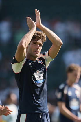 Elche CF v RC Celta de Vigo - LaLiga EA Sports ELCHE, SPAIN - OCTOBER 11: Marcos Alonso of Celta de Vigo reacts after to the LaLiga 2026 27 EA Sports match between Elche CF and RC Celta de Vigo at Manuel Martinez Valero Stadium on October 11, 2026, in Elche, Spain. (Photo by Francisco Macia Photo Players Images Magara Press) Elche Martinez Valero Stadium Spain Copyright: xFranciscoxMaciax