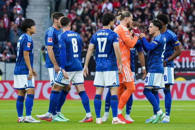 1 Bundesliga SC Freiburg vs. FC Schalke 04, October 11, 2026 The Schalke players high-fiving each other before the game 1 Bundesliga SC Freiburg vs. FC Schalke 04, Europa-Park Stadium, October 11, 2026 DFB and DFL regulations prohibit any use of photographs as image sequences and or quasi-video. Copyright: xBEAUTIFULxSPORTS Boscox