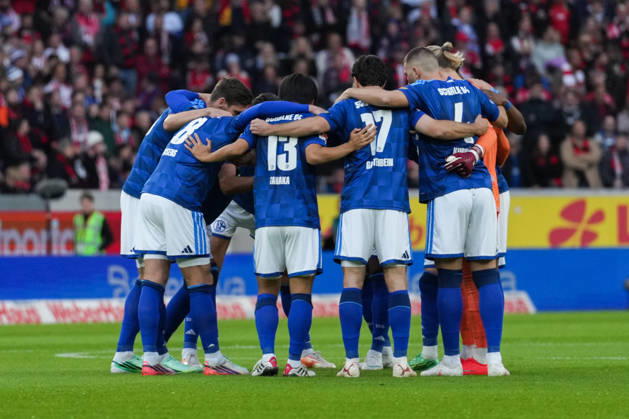 Bundesliga Match: SC Freiburg vs. FC Schalke 04, October 11, 2026. FC Schalke 04 team huddle before the game. Bundesliga Match: SC Freiburg vs. FC Schalke 04, Europa-Park Stadium, October 11, 2026 DFB and DFL regulations prohibit any use of photographs as image sequences and or quasi-video. Copyright: xBEAUTIFULxSPORTS Boscox