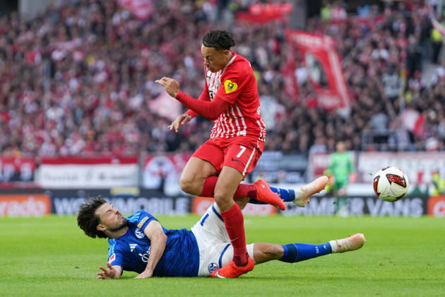 Adrian Gantenbein (FC Schalke 04, 17) in a tackle with Derry Scherhant (SC Freiburg, 07), Germany, Soccer, Bundesliga 1, Matchday 5, 2026–2027, SC Freiburg vs. FC Schalke 04, October 11, 2026, Europa-Park Stadium, Freiburg, Baden-Württemberg, Germany Copyright: xArnexAmbergx