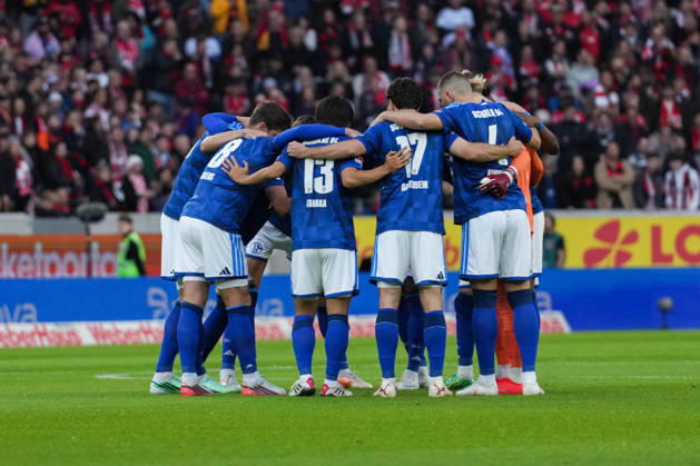 Bundesliga Match: SC Freiburg vs. FC Schalke 04, October 11, 2026. FC Schalke 04 team huddle before the game. Bundesliga Match: SC Freiburg vs. FC Schalke 04, Europa-Park Stadium, October 11, 2026 DFB and DFL regulations prohibit any use of photographs as image sequences and or quasi-video. Copyright: xBEAUTIFULxSPORTS Boscox