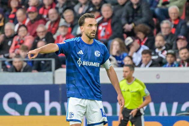 Kenan Karaman, FC Schalke 04, 19, gesturing (GER), SC Freiburg vs. Schalke 04, soccer, Bundesliga, Matchday 5, 2026–2027 season, October 11, 2026 DFL DFB regulations prohibit any use of photographs as image sequences and or quasi-video, SC Freiburg vs. Schalke 04, soccer, Bundesliga, Matchday 5, 2026–2027 season, October 11, 2026, Freiburg Copyright: xEibner-Pressefotox EP_THS