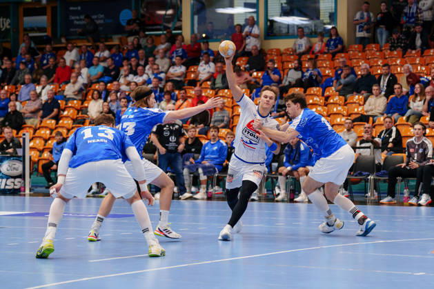 2nd Handball Bundesliga, Matchday 7: Dessau Roßlauer HV 06 vs. VfL Lübeck Schwartau; Einar Nickelsen, VfL Lübeck Schwartau, 42 saved by Marcel Nowak of Dessau Roßlauer HV 06, 15 on October 11, 2026, at the Anhalt Arena, Dessau Roßlau, Saxony-Anhalt, Dessau Roßlau, Anhalt Arena, Saxony-Anhalt, Germany