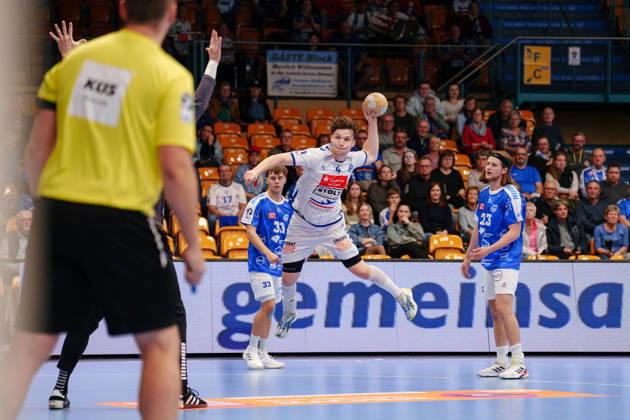 2nd Handball Bundesliga, Matchday 7: Dessau Roßlauer HV 06 vs. VfL Lübeck Schwartau; Paul Holzhacker, VfL Lübeck Schwartau, 4 on a jump shot on October 11, 2026, at the Anhalt Arena, Dessau-Roßlau, Saxony-Anhalt, Dessau-Roßlau, Anhalt Arena, Saxony-Anhalt, Germany