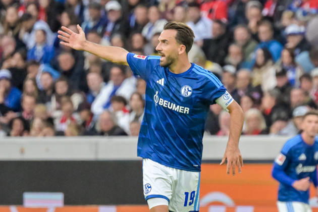 Kenan Karaman, FC Schalke 04, 19, gesturing (GER), SC Freiburg vs. Schalke 04, soccer, Bundesliga, Matchday 5, 2026–2027 season, October 11, 2026 DFL DFB regulations prohibit any use of photographs as image sequences and or quasi-video, GER, SC Freiburg vs. Schalke 04, soccer, Bundesliga, Matchday 5, 2026–2027 season, October 11, 2026, Freiburg Copyright: xEibner-Pressefotox EP_THS