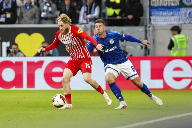 Niklas Beste of SC Freiburg, 19, and Robin Gosens of FC Schalke 08 in a tackle, Germany, soccer, Bundesliga 1, Matchday 5, 2026–2027, SC Freiburg vs. FC Schalke 04, October 11, 2026, Freiburg im Breisgau, Europa-Park Stadium, Germany Copyright: xGrantxHubbsx