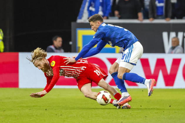 Niklas Beste of SC Freiburg, 19, and Robin Gosens of FC Schalke 08 in a tackle, Germany, soccer, Bundesliga 1, Matchday 5, 2026–2027, SC Freiburg vs. FC Schalke 04, October 11, 2026, Freiburg im Breisgau, Europa-Park Stadium, Germany Copyright: xGrantxHubbsx