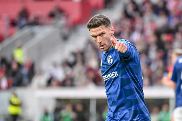 Robin Gosens of FC Schalke 04 gestures during the Bundesliga match between Sport Club Freiburg and FC Schalke 04 at Europa Park Stadion on October 11, 2026, in Freiburg im Breisgau, Germany Photo by Harry Langer DeFodi Images Robin Gosens of FC Schalke 04 gestures during the Bundesliga match between Sport Club Freiburg and FC Schalke 04 at Europa Park Stadion on October 11, 2026, in Freiburg im Breisgau, Germany Photo by Harry Langer DeFodi Images DFB and DFL regulations prohibit any use of photographs as image sequences and or quasi-video Photo by Harry Langer DeFodi Images DFB and DFL regulations prohibit any use of photographs as imSEQUENCES AND OR QUASI-VIDEO