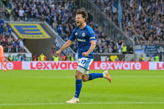 Celebration following Adrian Gantenbein s goal to tie the score at 1-1, FC Schalke 04, 17 GER, SC Freiburg vs. Schalke 04, Soccer, Bundesliga, Matchday 5, 2026–2027 Season, October 11, 2026 DFL and DFB regulations prohibit any use of photographs as image sequences and or quasi-video GER, SC Freiburg vs. Schalke 04, Soccer, Bundesliga, Matchday 5, 2026–2027 Season, October 11, 2026, Freiburg Copyright: xEibner-Pressefotox EP_THS