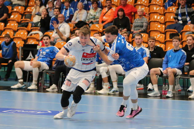 November 10, 2026 Men s Handball 2026–2027, Handball Bundesliga, Matchday 7: Dessau Roßlauer HV 06 vs. VfL Lübeck Schwartau at Anhalt Arena, Dessau. Ole Hagedorn (Lübeck), 10, in a duel with Niklas Döbbel (Dessau, 69, blue) Dessau, Saxony-Anhalt, Germany