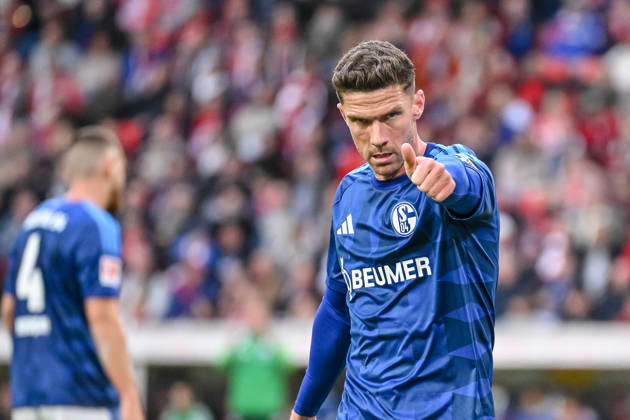 Robin Gosens of FC Schalke 04 gestures during the Bundesliga match between Sport Club Freiburg and FC Schalke 04 at Europa Park Stadion on October 11, 2026, in Freiburg im Breisgau, Germany Photo by Harry Langer DeFodi Images Robin Gosens of FC Schalke 04 gestures during the Bundesliga match between Sport Club Freiburg and FC Schalke 04 at Europa Park Stadion on October 11, 2026, in Freiburg im Breisgau, Germany. Photo by Harry Langer, DeFodi Images. DFB and DFL regulations prohibit any use of photographs as image sequences and or quasi-video. Photo by Harry Langer, DeFodi Images. DFB and DFL regulations prohibit any use of photographs as imSEQUENCES AND OR QUASI-VIDEO