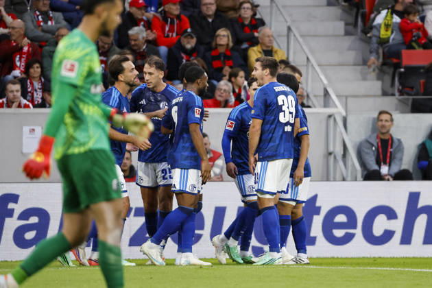 FC Schalke 04 celebrates Adrian Gantenbein s goal that tied the game at 1-1; FC Schalke, 17; joy, excitement, positive emotions, goal, Germany, soccer, Bundesliga 1, Matchday 5, 2026–2027, SC Freiburg vs. FC Schalke 04, October 11, 2026, Freiburg im Breisgau, Europa-Park Stadium, Germany Copyright: xGrantxHubbsx