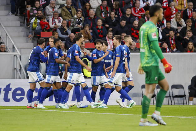 FC Schalke 04 celebrates Adrian Gantenbein s goal that tied the game at 1-1; FC Schalke, 17; joy, excitement, positive emotions, goal, Germany, soccer, Bundesliga 1, Matchday 5, 2026–2027, SC Freiburg vs. FC Schalke 04, October 11, 2026, Freiburg im Breisgau, Europa-Park Stadium, Germany Copyright: xGrantxHubbsx