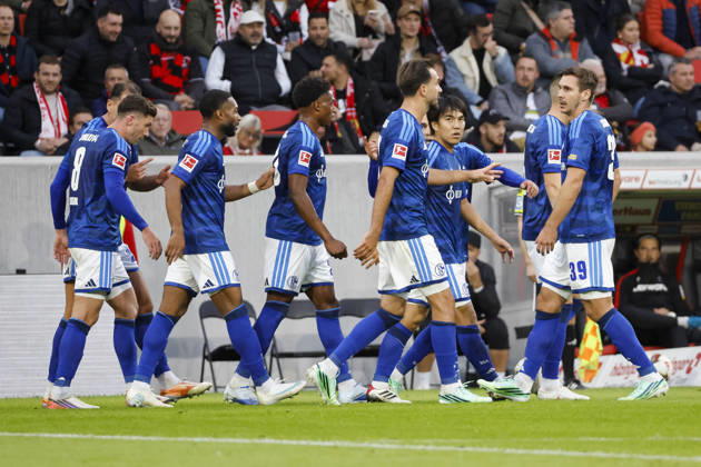 FC Schalke 04 celebrates Adrian Gantenbein s goal that tied the game at 1-1; FC Schalke, 17; joy, excitement, positive emotions, goal, Germany, soccer, Bundesliga 1, Matchday 5, 2026–2027, SC Freiburg vs. FC Schalke 04, October 11, 2026, Freiburg im Breisgau, Europa-Park Stadium, Germany Copyright: xGrantxHubbsx