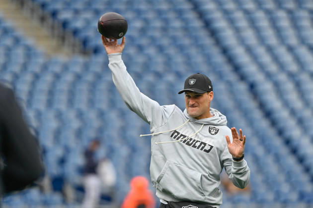 Oct 11, 2026; Foxborough, MA, USA; Las Vegas Raiders quarterback Kirk Cousins (8) warms up before a game against the against the New England Patriots at Gillette Stadium. Mandatory Credit: -Cal Media NFL, American Football Herren, USA 2026: Raiders Vs Patriots OCT 11  - ZUMAc04_ 20261011_zma_c04_020 Copyright: xEricxCanhax