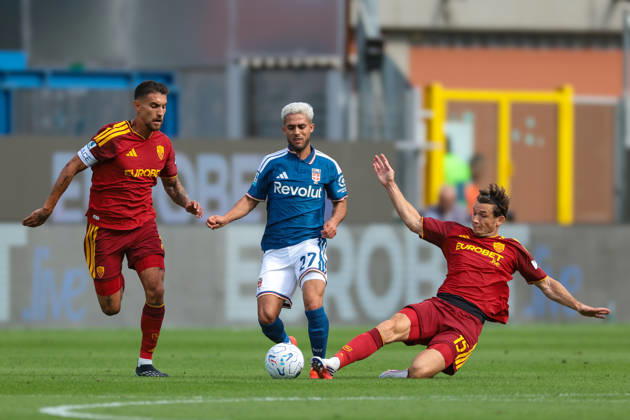 Como 1907 v AS Roma - Serie A - Season 2026-2027 Como, Italy, 11th October 2026. Marten De Roon of AS Roma slides in to dispossess Yan Couto of Como 1907 as he is pursued by Lorenzo Pellegrini of AS Roma during the Como 1907 vs AS Roma Serie A match at Stadio Giuseppe Sinigaglia, Como. Picture credit should read: Jonathan Moscrop Como Stadio Giuseppe Sinigaglia Italy
