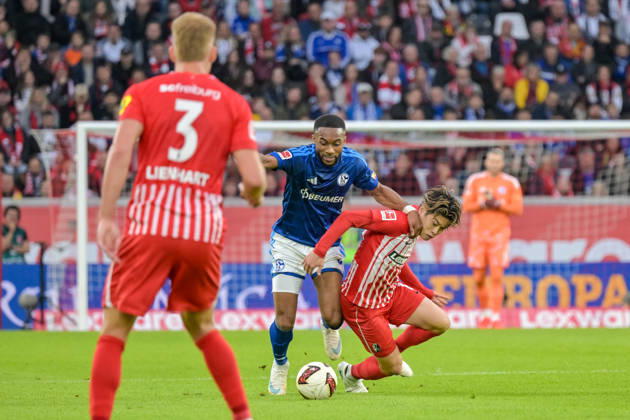 Moussa Sylla (FC Schalke 04), No. 09, in possession of the ball and in a duel with Yuito Suzuki (SC Freiburg), No. 14, GER, SC Freiburg vs. Schalke 04, Soccer, Bundesliga, Matchday 5, 2026–2027 Season, October 11, 2026 DFL and DFB regulations prohibit any use of photographs as image sequences and or quasi-video GER, SC Freiburg vs. Schalke 04, Soccer, Bundesliga, Matchday 5, 2026–2027 Season, October 11, 2026, Freiburg Copyright: xEibner-Pressefotox EP_THS