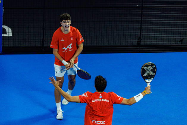 DÜSSELDORF, GERMANY - 11 OCTOBER 2026: Image shows the victory celebration of Arturo Coello (ESP) and Agustin Tapia (ARG) during CUPRA Germany Premier Padel P2 2026 Day 8: Finals at CASTELLO Düsseldorf on 11 10 2026 in Düsseldorf, Germany. Germany Copyright: xFröhlichxPascalx