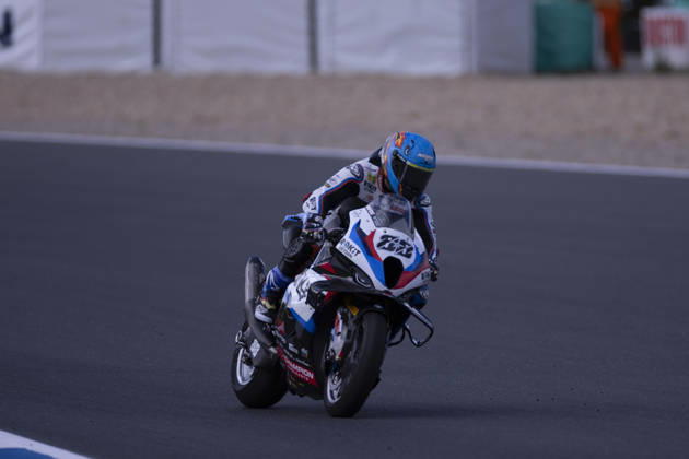 October 11, 2026, Cascais, Lisboa, Portugal: ESTORIL, PORTUGAL - OCTOBER 11: Miguel Oliveira of Portugal and Rokit BMW Motored WorldSBK Team competes during the Race 2 during day three of the World Superbikes Estoril Round at Circuito Estoril on October 11, 2026 in Estoril, Portugal Cascais Portugal - ZUMAl192 20261011_zsp_l192_146 Copyright: xMiguelxLemosx