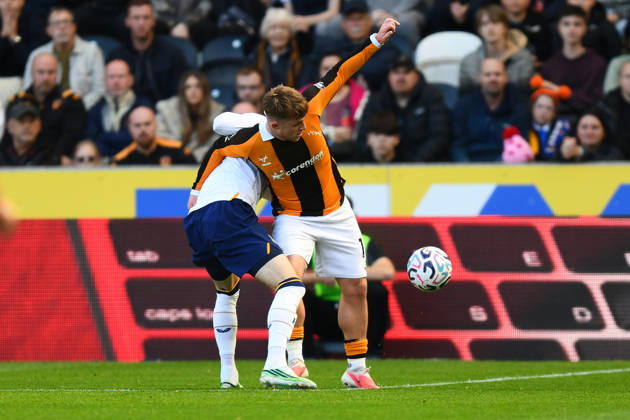 Hull City v Everton, Premier League Hull City forward Joe Gelhardt (11) and Everton FC midfielder James Garner (37) during the Premier League match between Hull City and Everton at the MKM Stadium, Kingston upon Hull, UK on 11 October 2026. Kingston upon Hull MKM Stadium East Riding of Yorkshire UK Editorial use only DataCo restrictions apply See www.football-dataco.com , Copyright: xIanxLyallx PSI-24983-0064