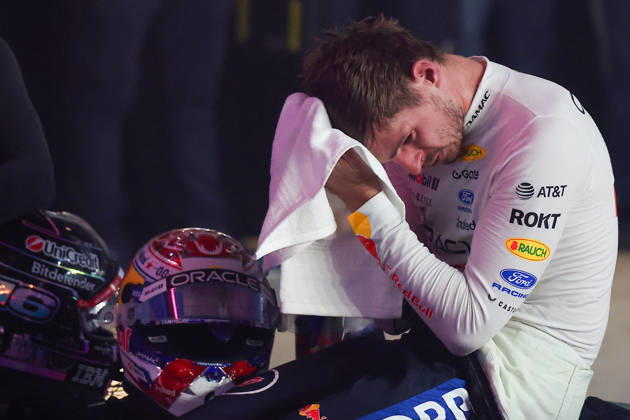 Max Verstappen wins 2026 Formula 1 Singapore Grand Prix SINGAPORE - OCT 11: Red Bull Racing s driver wipes his hair Max Verstappen after winning the Formula 1 Singapore Grand Prix at the Marina Bay Street Circuit in Singapore on October 11, 2026. Daniel Ceng Anadolu Singapore Singapore. Editorial use only. Please get in touch for any other usage.  Copyright: x2026xAnadoluxDanielxCengx