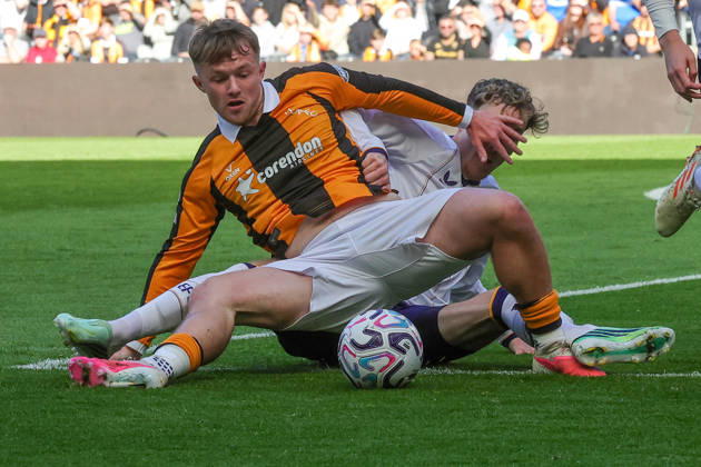 RECORD DATE NOT STATED 11th October 2026; MKM Stadium, Hull, England; Premier League Football, Hull City versus Everton; Joe Gelhardt of Hull City shields the ball DavexLofthouse
