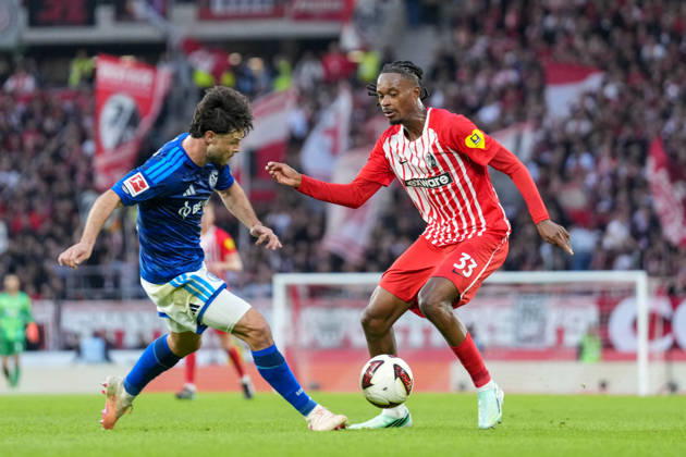 Adrian Gantenbein (FC Schalke 04), No. 17, in a tackle with Jordy Makengo (SC Freiburg), No. 33, Germany, Soccer, Bundesliga 1, Matchday 5, 2026–2027, SC Freiburg vs. FC Schalke 04, October 11, 2026, Europa-Park Stadium, Freiburg, Freiburg, Europa-Park Stadium, Baden-Württemberg, Germany Copyright: xArnexAmbergx
