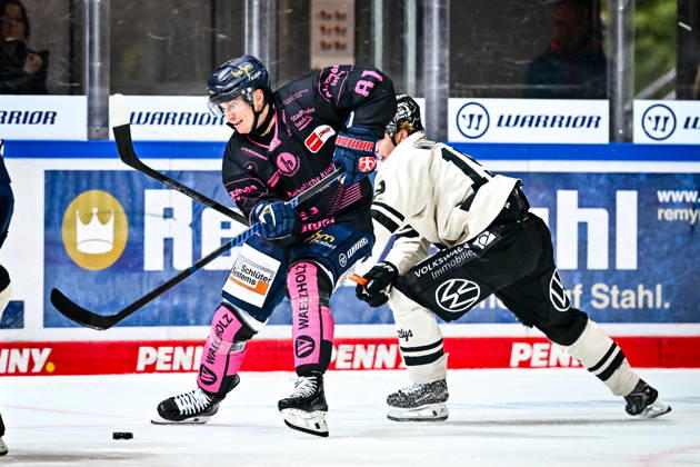 Mac Hollowell, Iserlohn Roosters, 81, GER, Iserlohn Roosters vs. Grizzlys Wolfsburg, Ice Hockey, Penny DEL, Matchday 8, 2026–2027 Season, October 11, 2026, GER, Iserlohn Roosters vs. Grizzlys Wolfsburg, Ice Hockey, Penny DEL, Matchday 8, 2026–2027 Season, October 11, 2026, Iserlohn Copyright: xJonasxBrockmann Eibner-Pressefotox EP_JBN