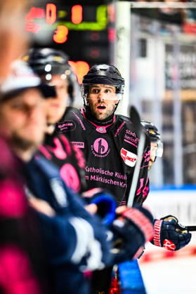 Cole Maier, Iserlohn Roosters, 14, GER, Iserlohn Roosters vs. Grizzlys Wolfsburg, Ice Hockey, Penny DEL, Matchday 8, 2026–2027 Season, October 11, 2026, GER, Iserlohn Roosters vs. Grizzlys Wolfsburg, Ice Hockey, Penny DEL, Matchday 8, 2026–2027 Season, October 11, 2026, Iserlohn Copyright: xJonasxBrockmann Eibner-Pressefotox EP_JBN