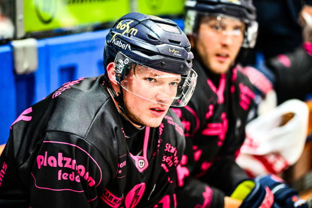 Julian Napravnik, Iserlohn Roosters, 75, GER, Iserlohn Roosters vs. Grizzlys Wolfsburg, Ice Hockey, Penny DEL, Matchday 8, 2026–2027 Season, October 11, 2026, GER, Iserlohn Roosters vs. Grizzlys Wolfsburg, Ice Hockey, Penny DEL, Matchday 8, 2026–2027 Season, October 11, 2026, Iserlohn Copyright: xJonasxBrockmann Eibner-Pressefotox EP_JBN