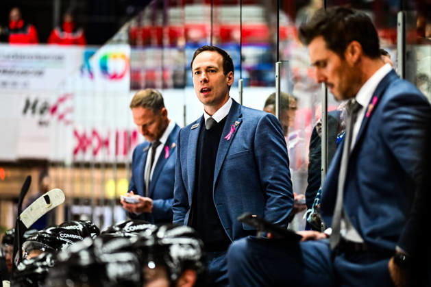Tyler Haskins, Head Coach, Grizzlys Wolfsburg, GER, Iserlohn Roosters vs. Grizzlys Wolfsburg, Ice Hockey, Penny DEL, Matchday 8, 2026–2027 Season, October 11, 2026, GER, Iserlohn Roosters vs. Grizzlys Wolfsburg, Ice Hockey, Penny DEL, Matchday 8, 2026–2027 Season, October 11, 2026, Iserlohn Copyright: xJonasxBrockmann Eibner-Pressefotox EP_JBN