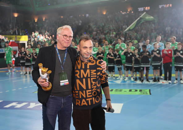 GER HBL 2026–2027 Season: Füchse Berlin vs. TBV Lemgo, October 11, 2026, MAX SCHMELING HALLE, Berlin; Farewell ceremony; Thanks to Dr. Jürgen Bentzin, team physician, and Bob HANNING, manager of Füchse Berlin